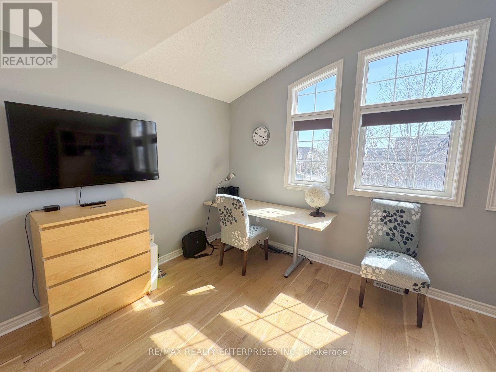 Photo 26 of 2429 Whitehorn Drive, Burlington ON