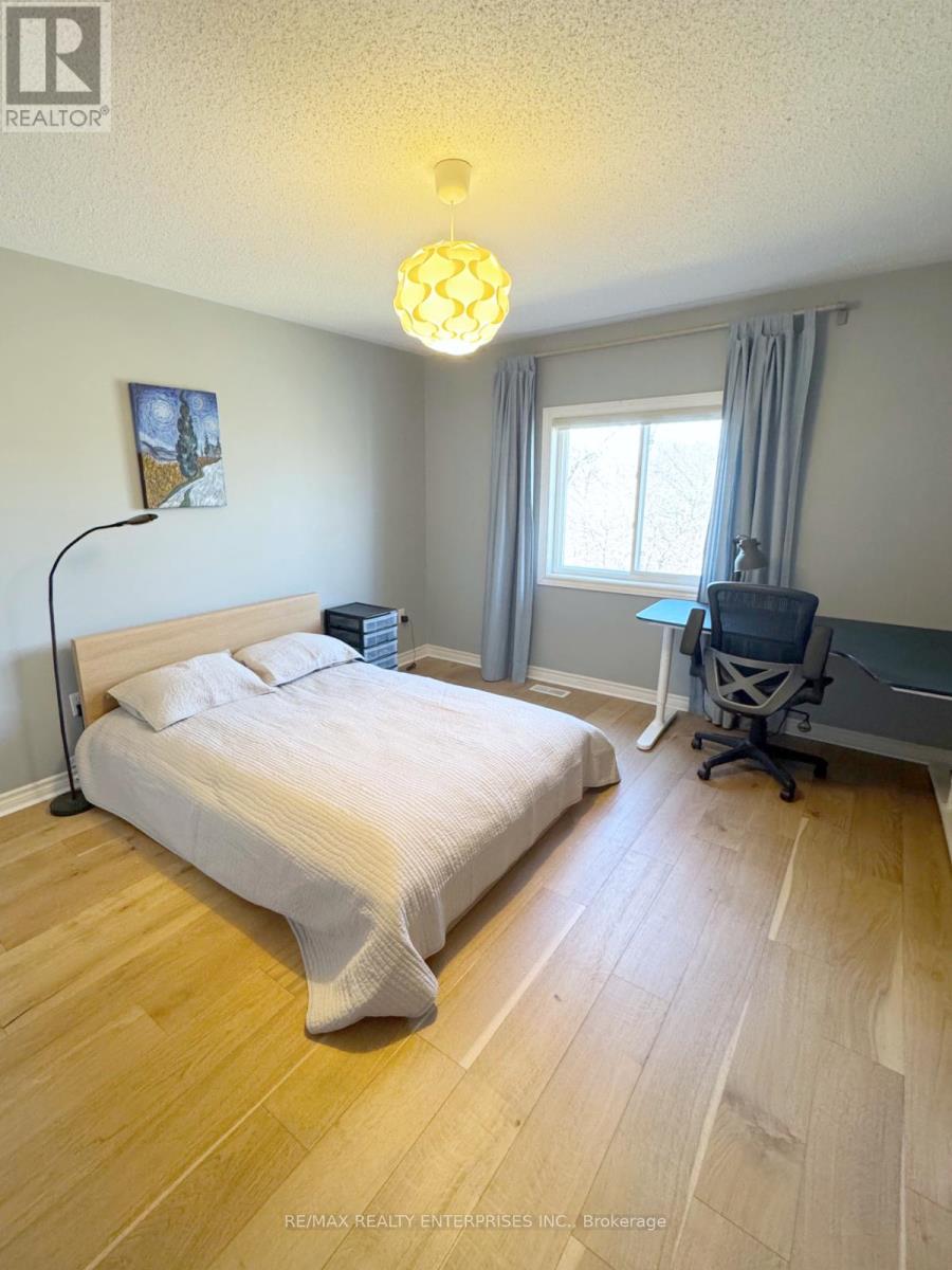 Photo 8 of 2429 Whitehorn Drive, Burlington ON