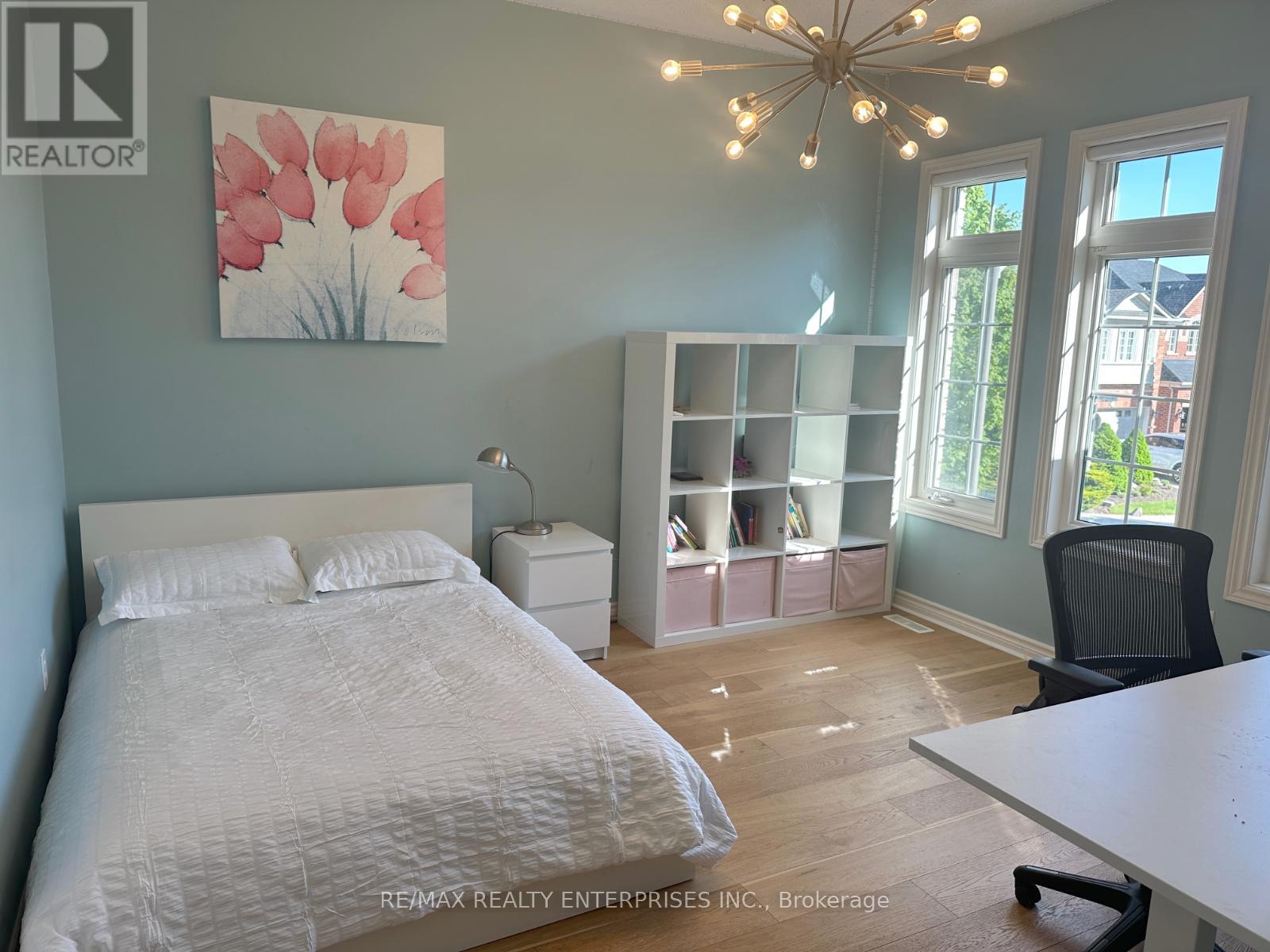 Photo 20 of 2429 Whitehorn Drive, Burlington ON