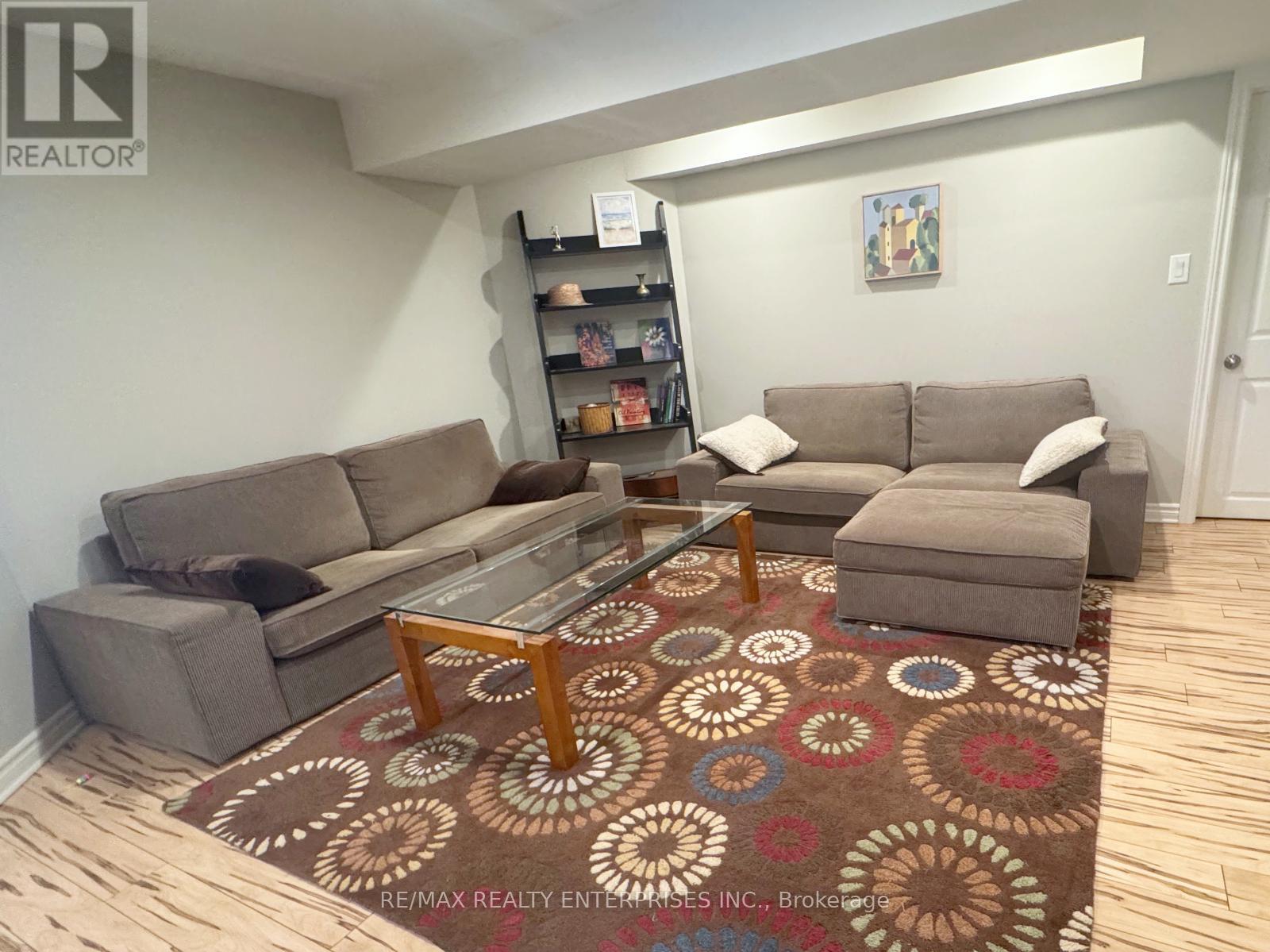 Photo 13 of 2429 Whitehorn Drive, Burlington ON