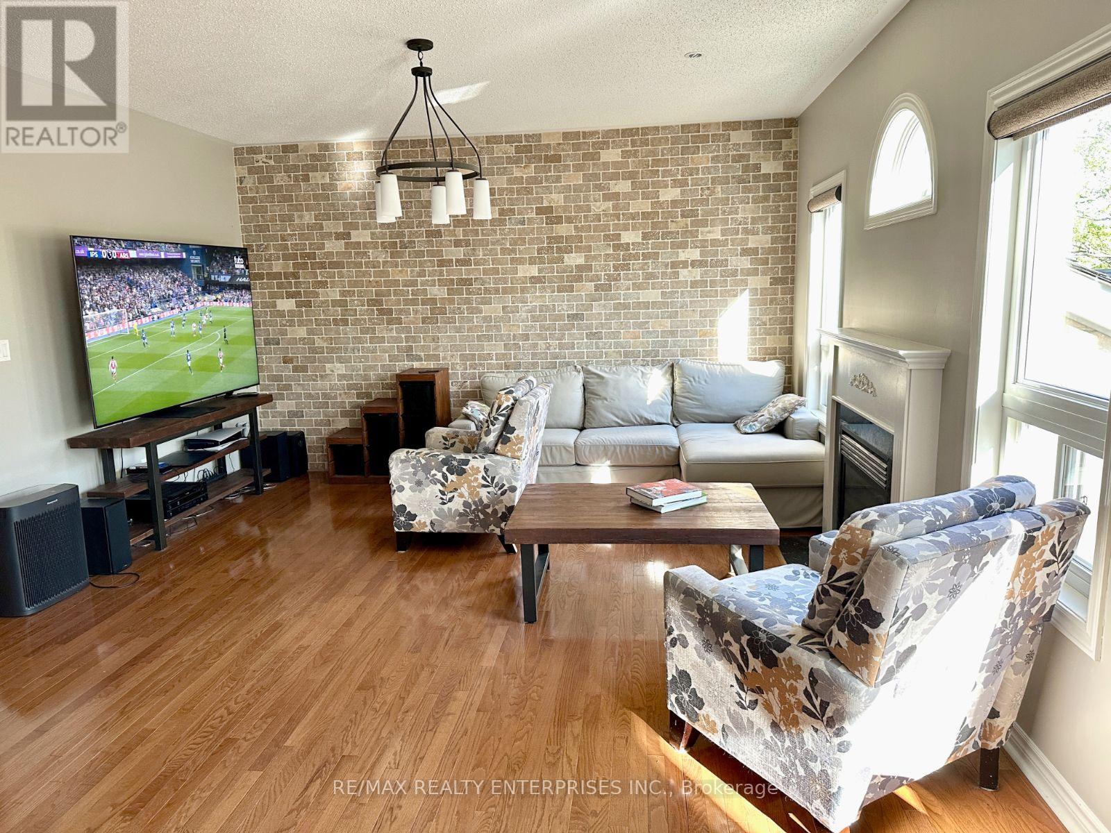 Photo 3 of 2429 Whitehorn Drive, Burlington ON