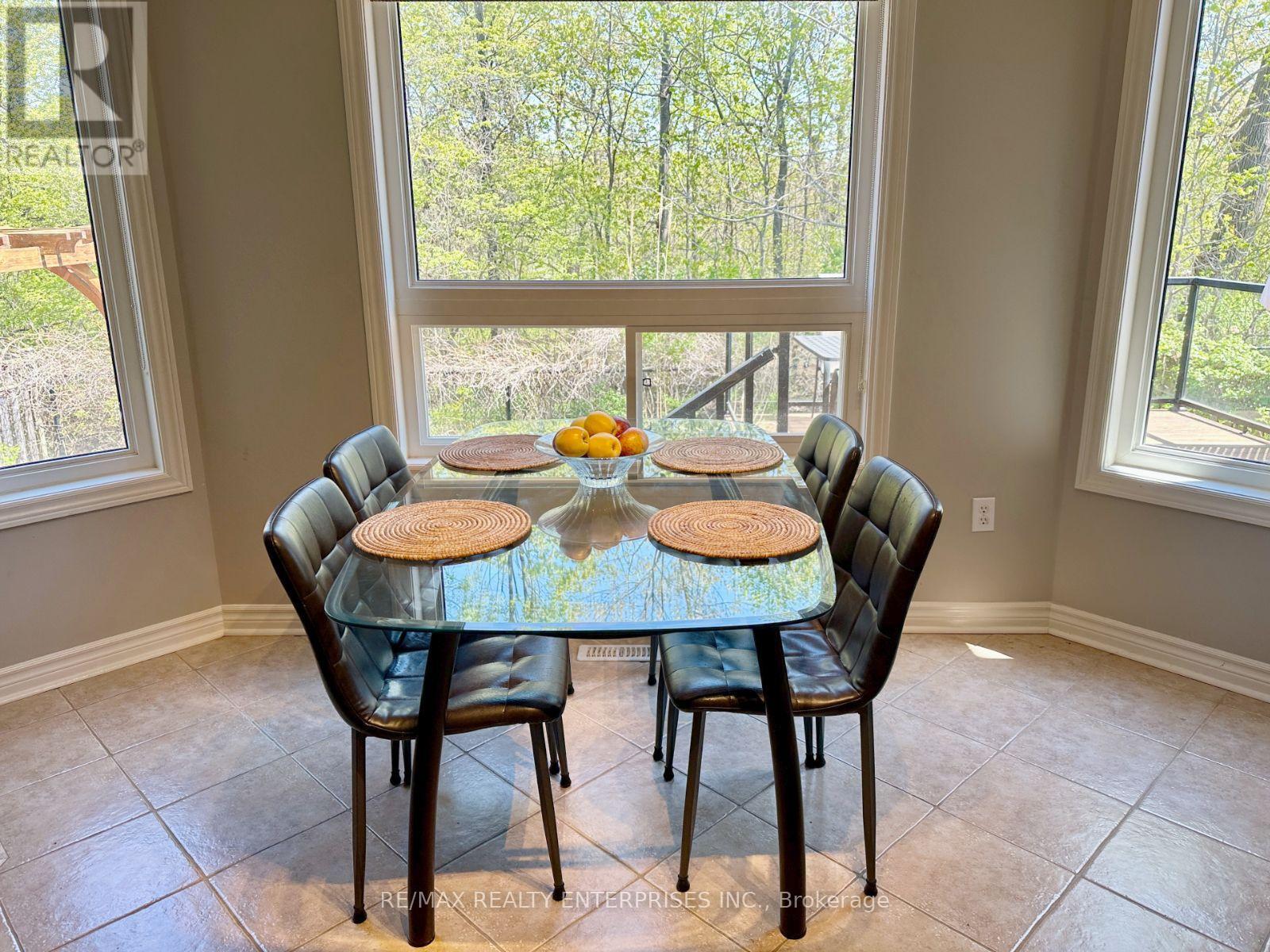 Photo 4 of 2429 Whitehorn Drive, Burlington ON