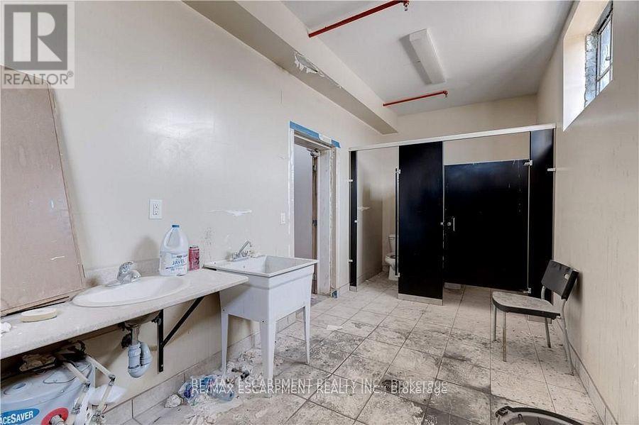 Photo 12 of 8 111 Sherwood Drive, Brantford ON