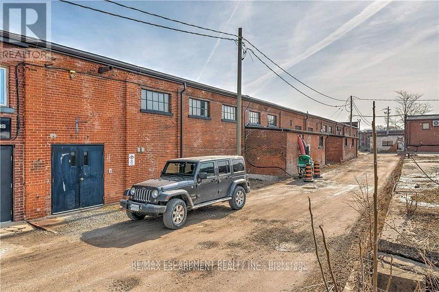 Photo 13 of 8 111 Sherwood Drive, Brantford ON