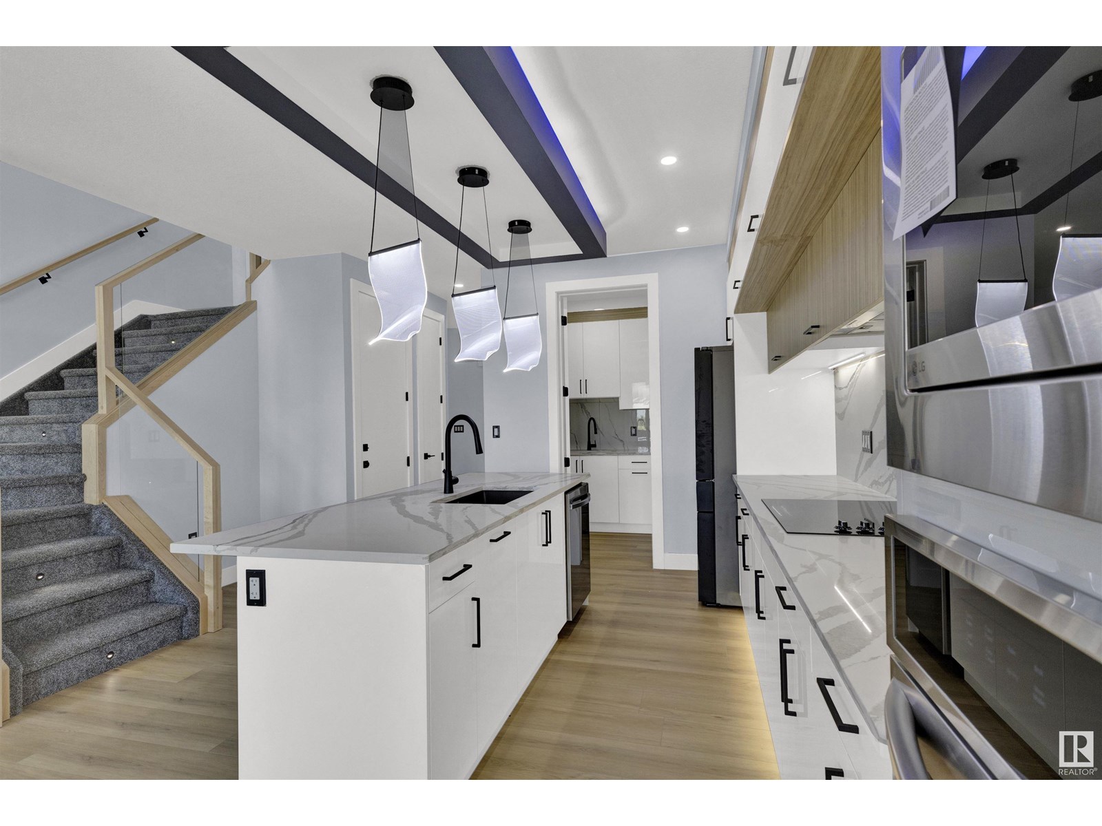 Photo 3 of 2020 155 Av Nw, Edmonton AB