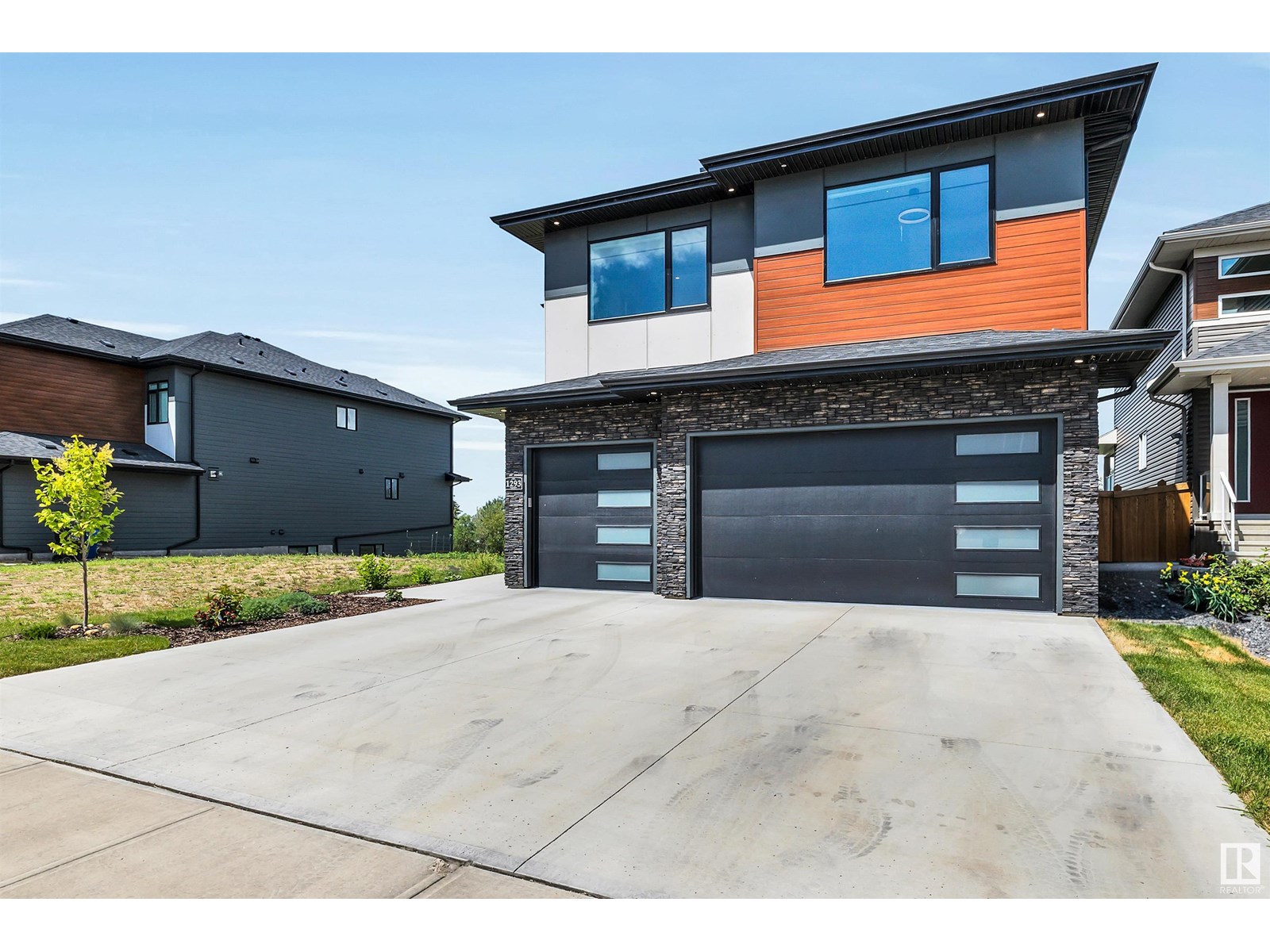 Photo 3 of 1293 Peregrine Tc Nw, Edmonton AB