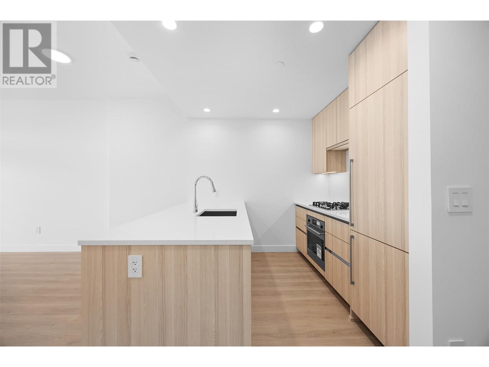 Photo 5 of 238 Leon Avenue Unit 1403, Kelowna BC