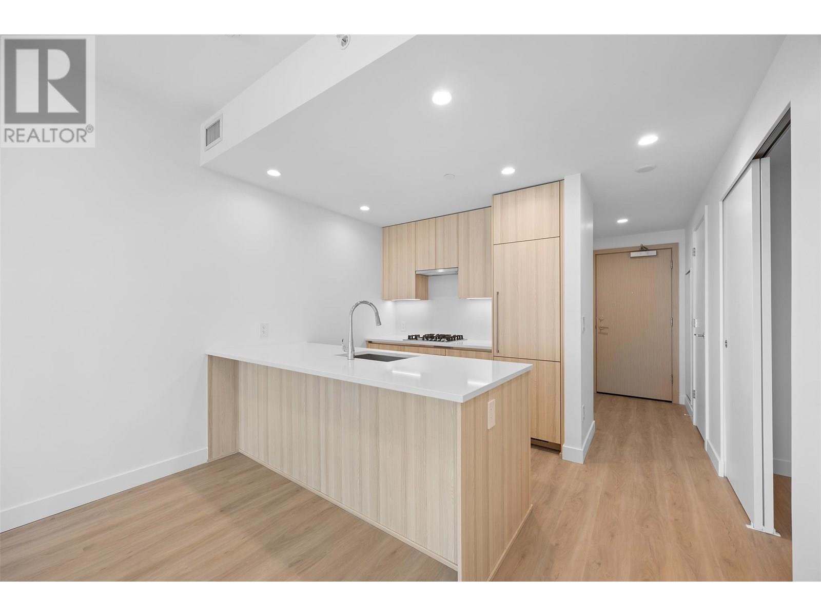Photo 6 of 238 Leon Avenue Unit 1403, Kelowna BC