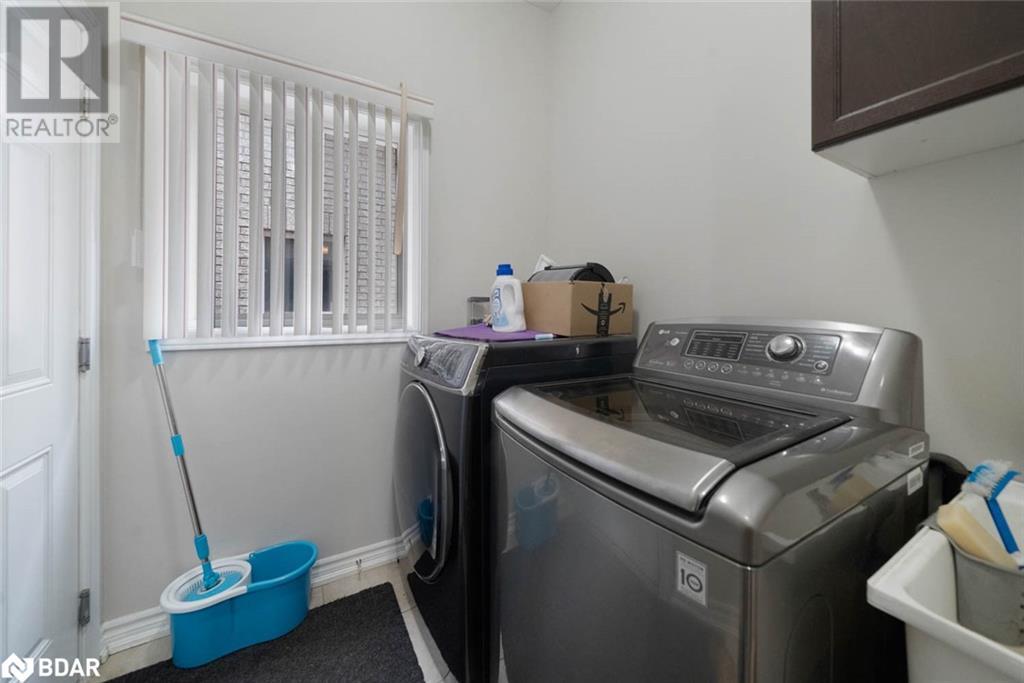 Photo 13 of 1426 Kellough Street, Innisfil ON
