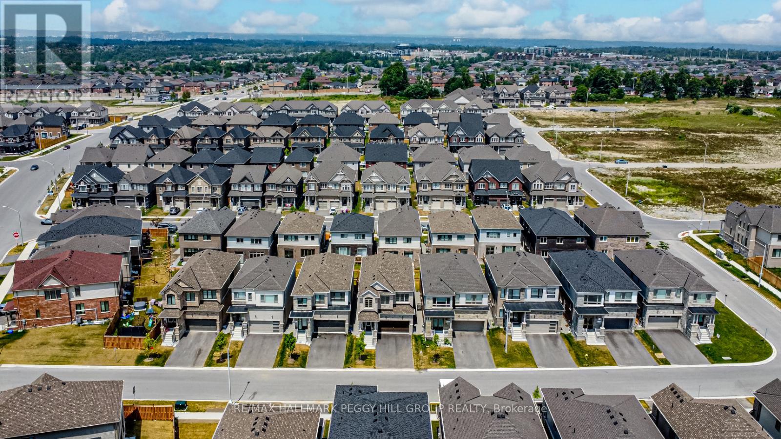 Photo 13 of 11 Gemini Drive, Barrie ON