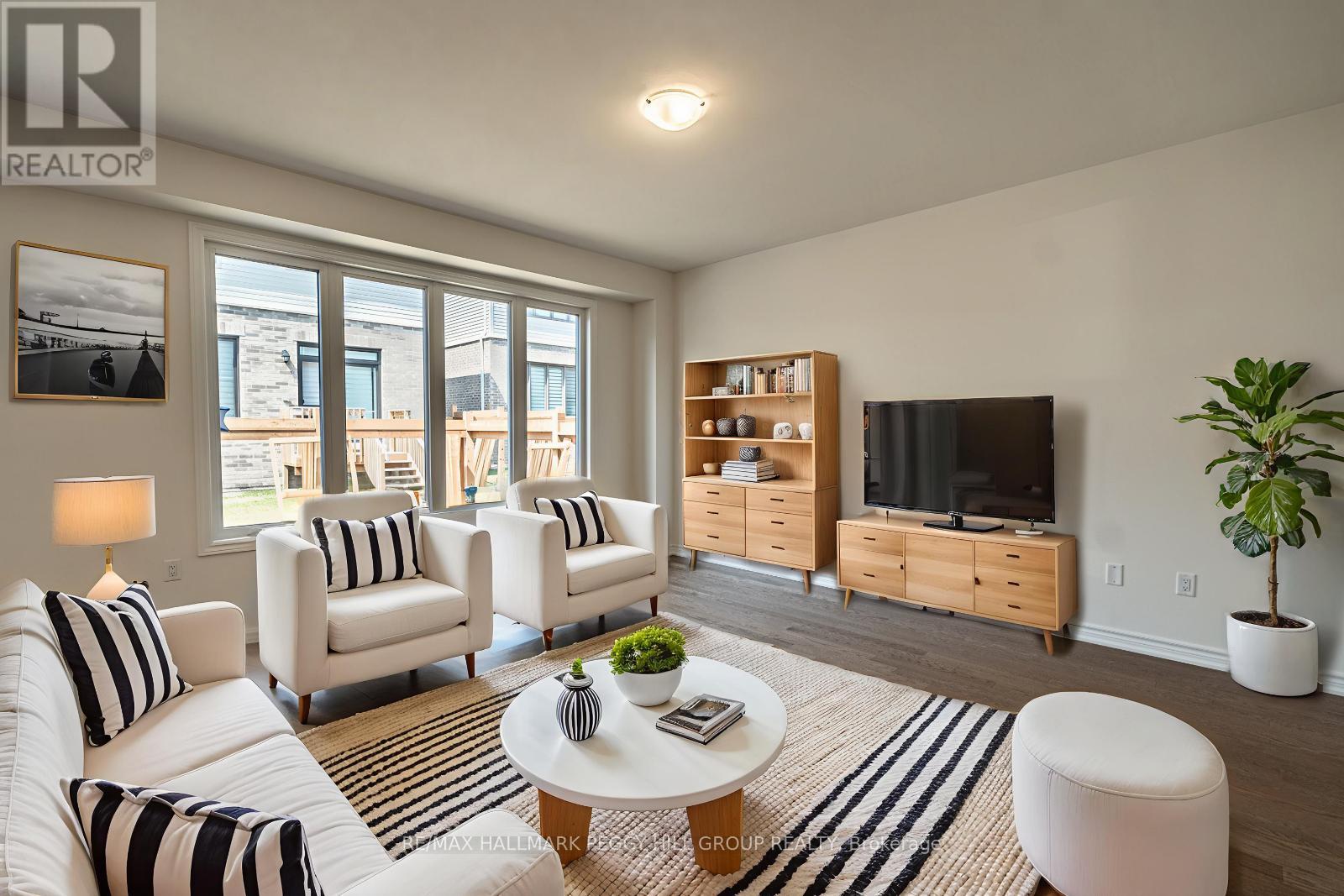 Photo 2 of 11 Gemini Drive, Barrie ON