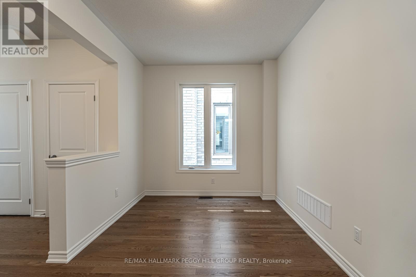 Photo 5 of 11 Gemini Drive, Barrie ON