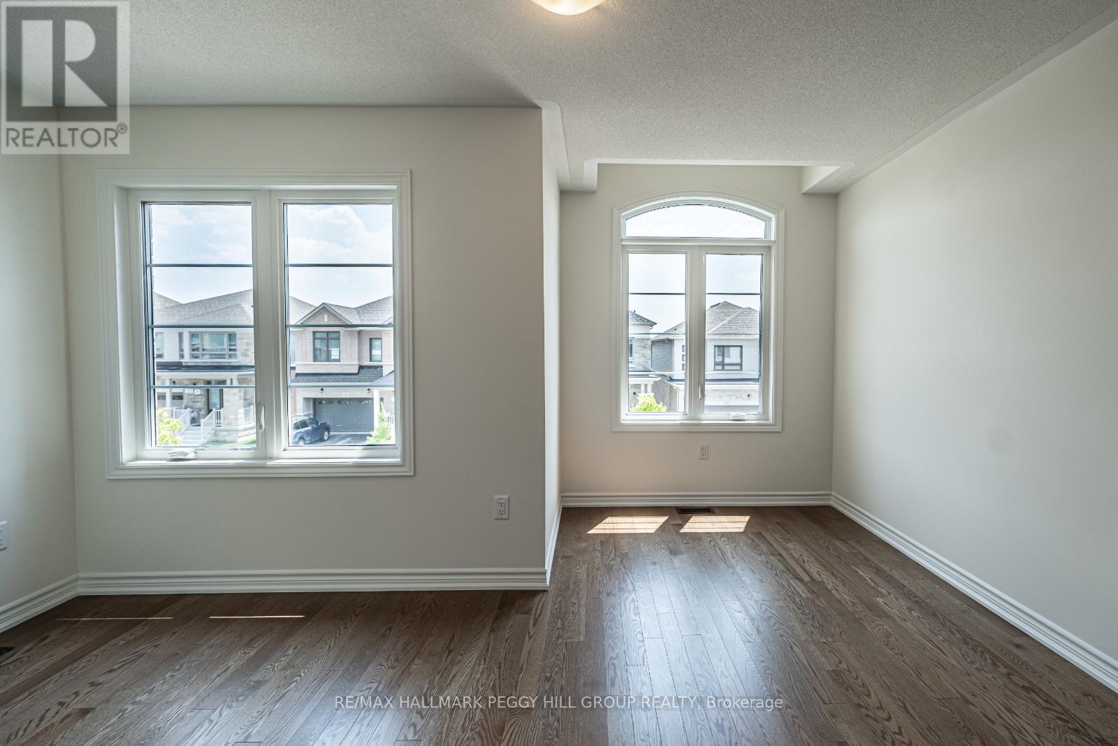 Photo 6 of 11 Gemini Drive, Barrie ON