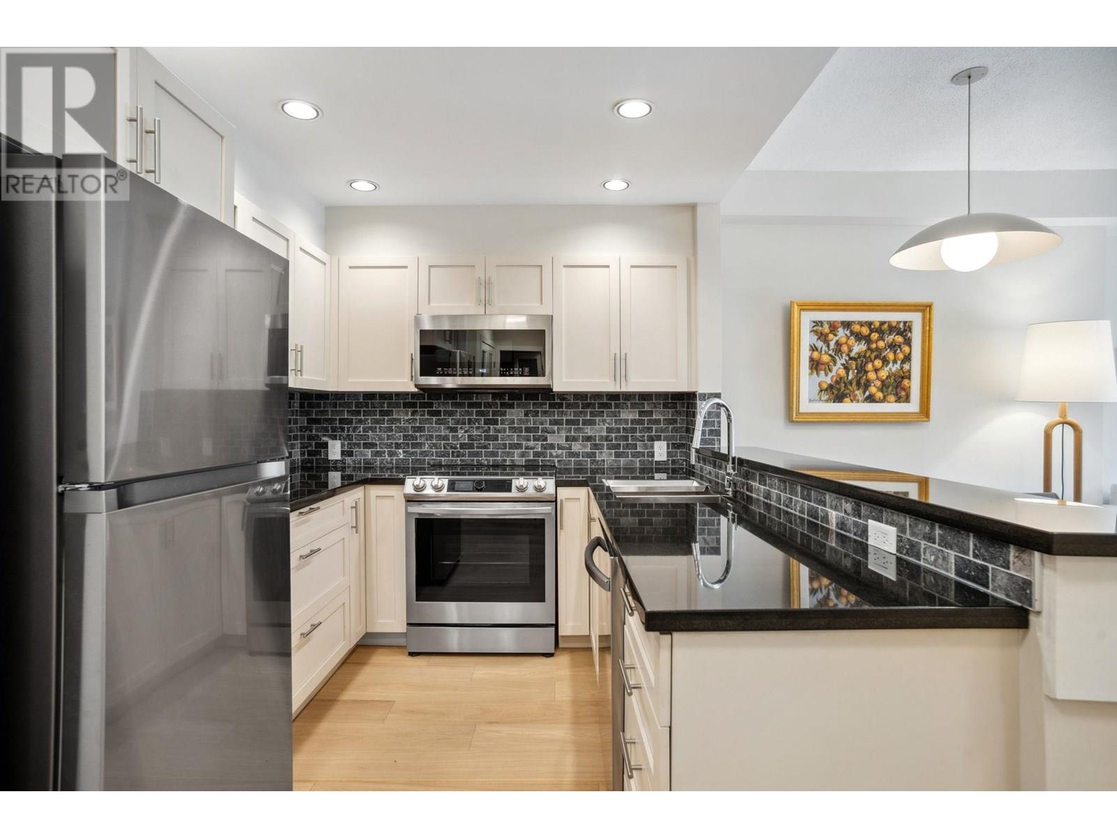 Photo 11 of 100 1688 Robson Street, Vancouver BC