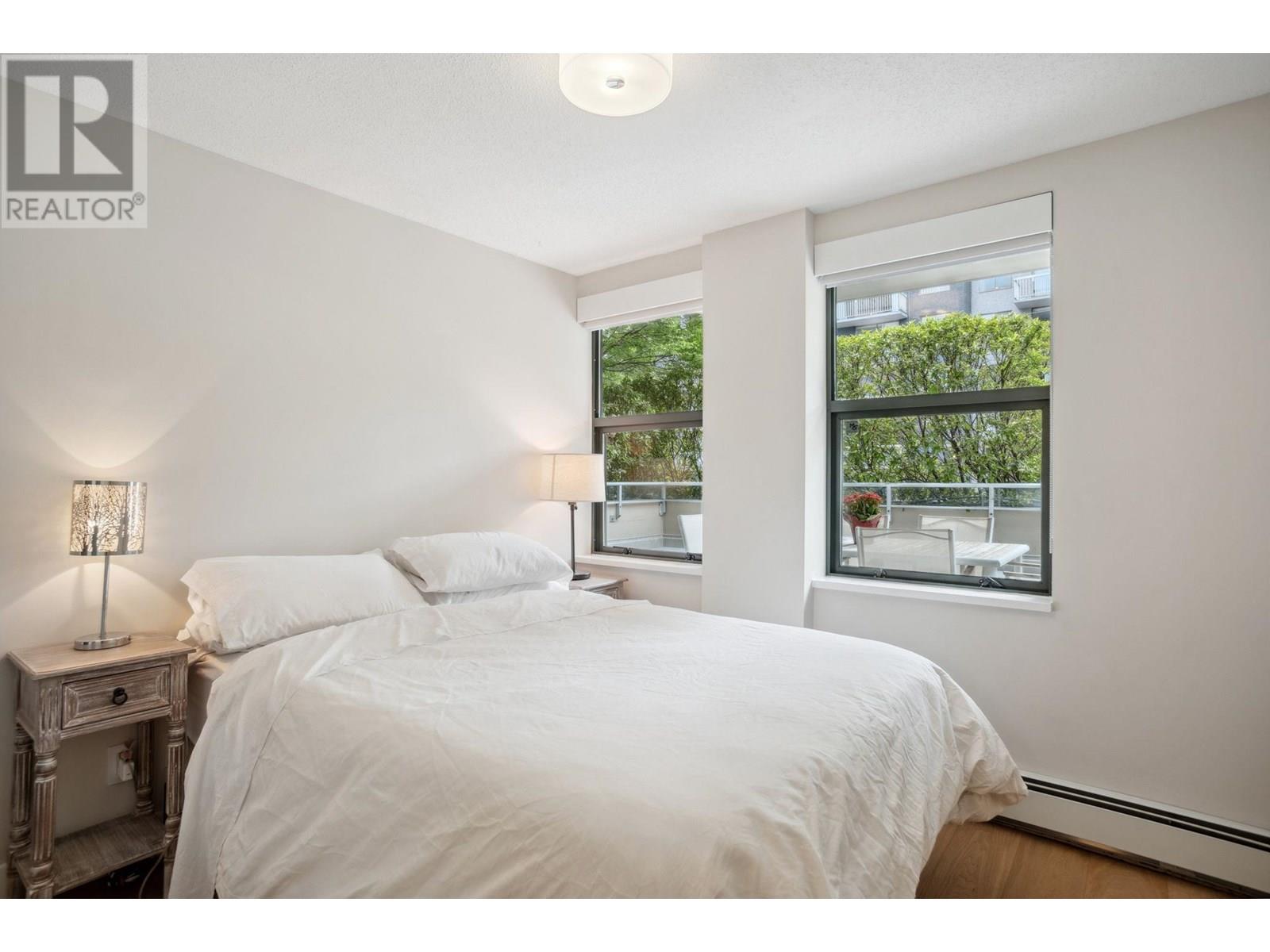 Photo 16 of 100 1688 Robson Street, Vancouver BC