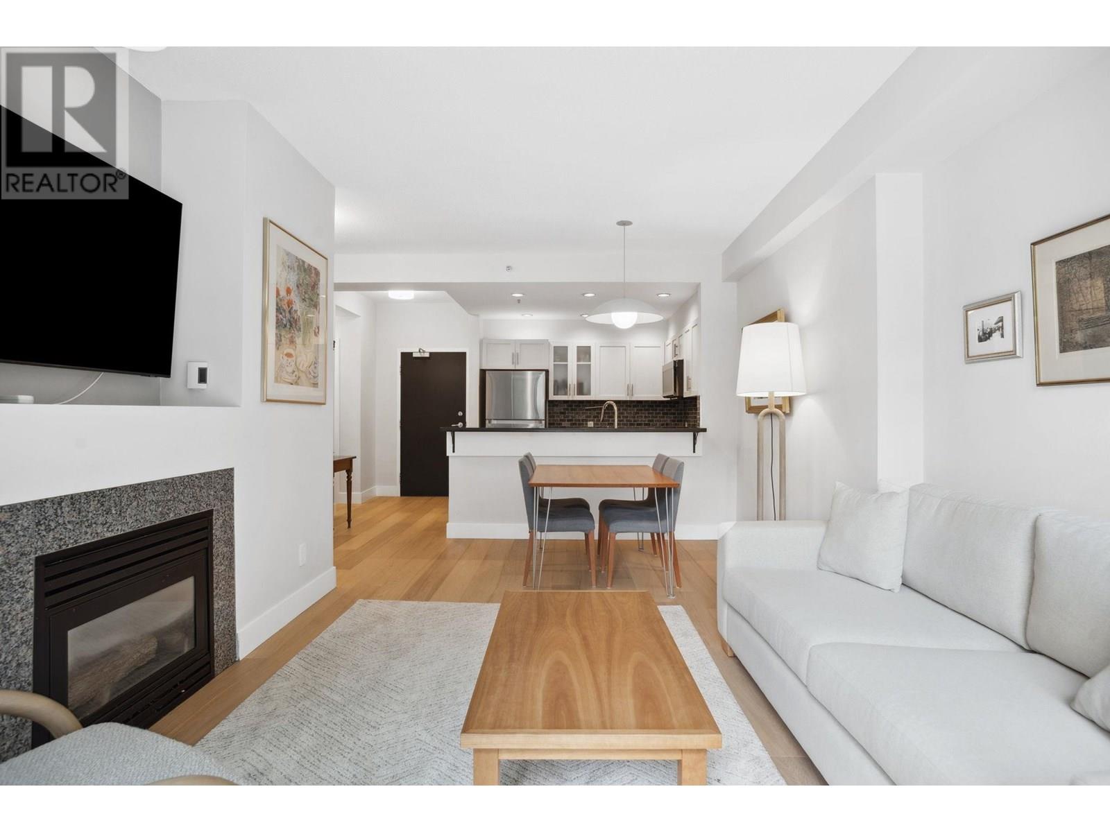 Photo 3 of 100 1688 Robson Street, Vancouver BC