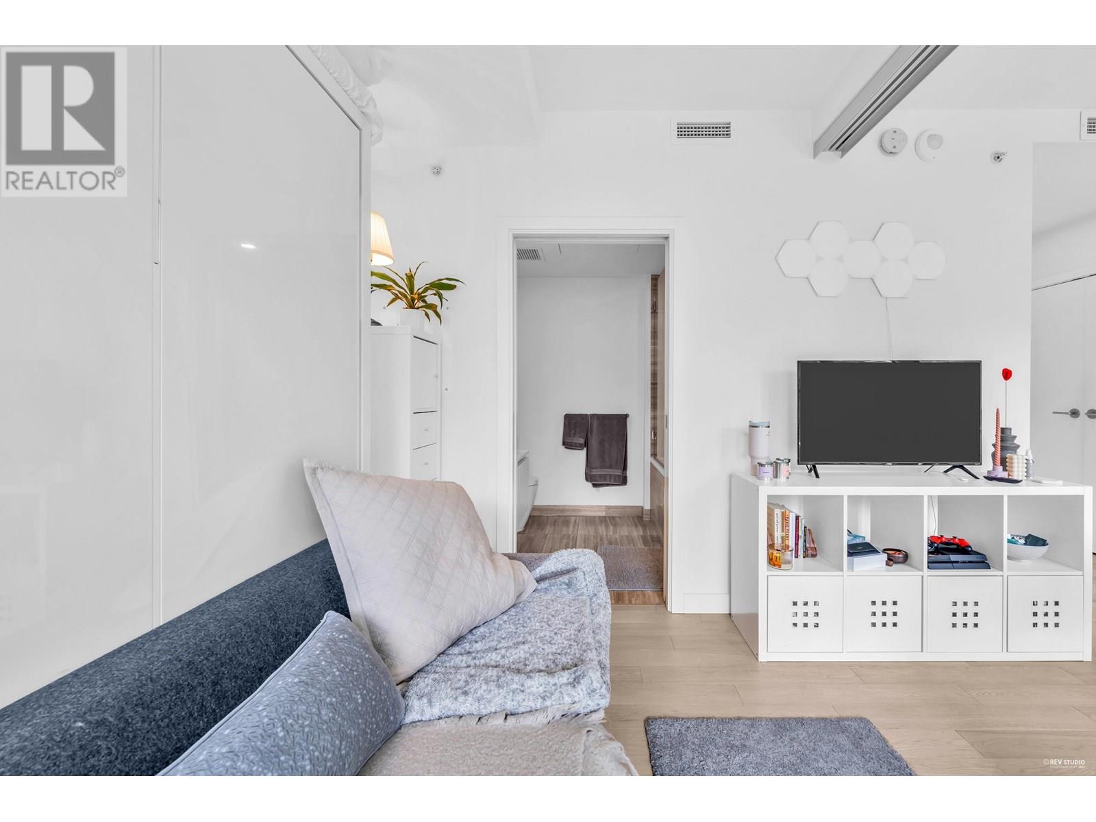 Photo 14 of 303 1480 Howe Street, Vancouver BC
