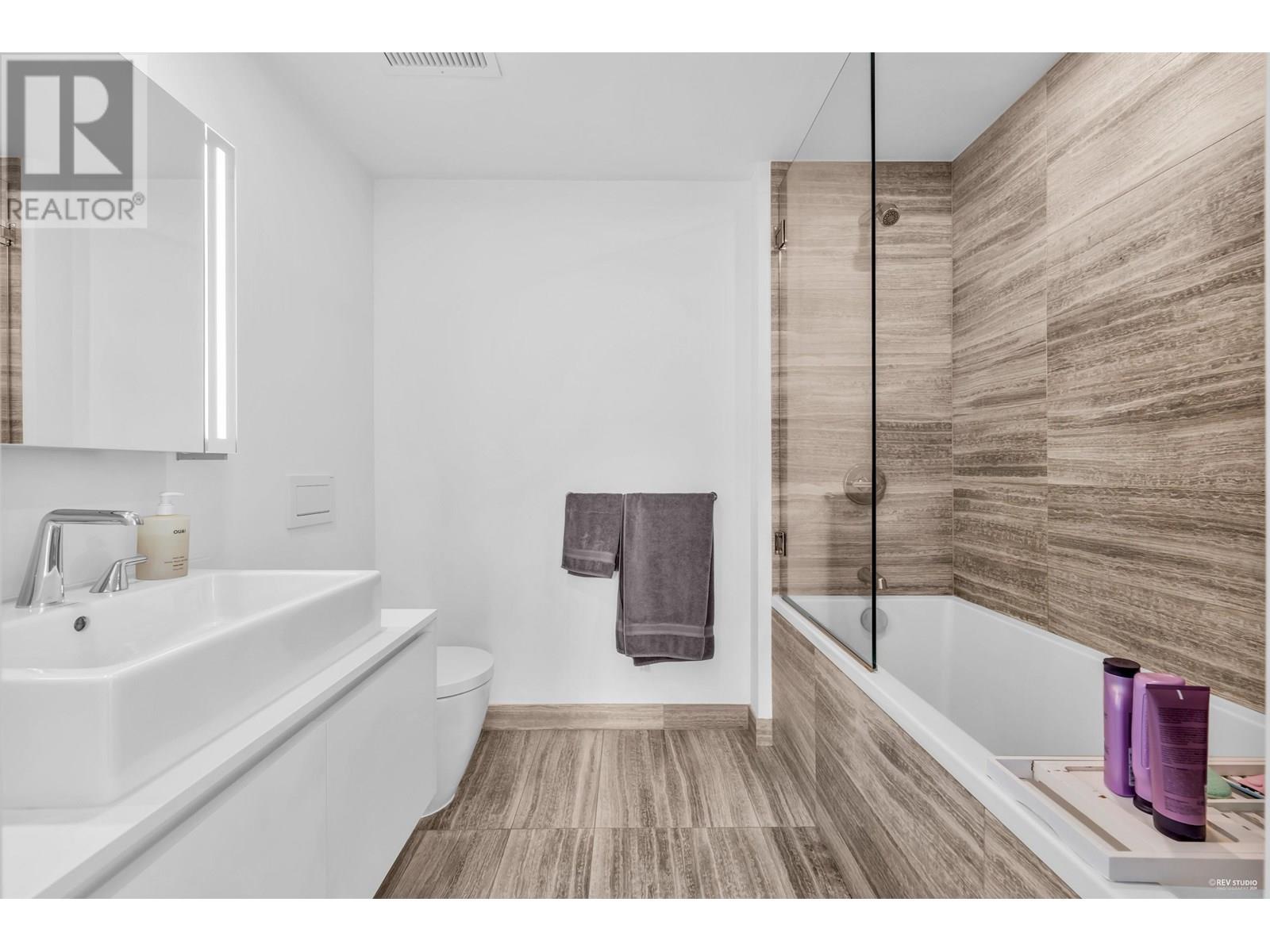 Photo 7 of 303 1480 Howe Street, Vancouver BC