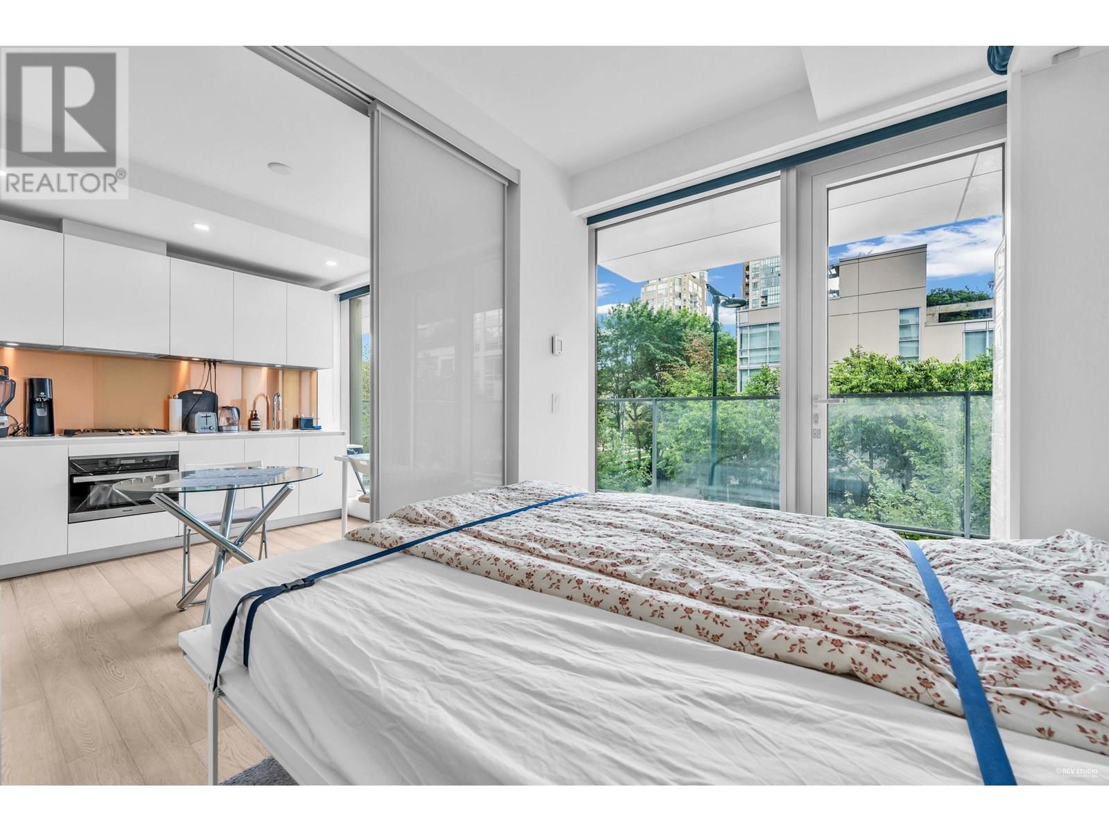 Photo 8 of 303 1480 Howe Street, Vancouver BC