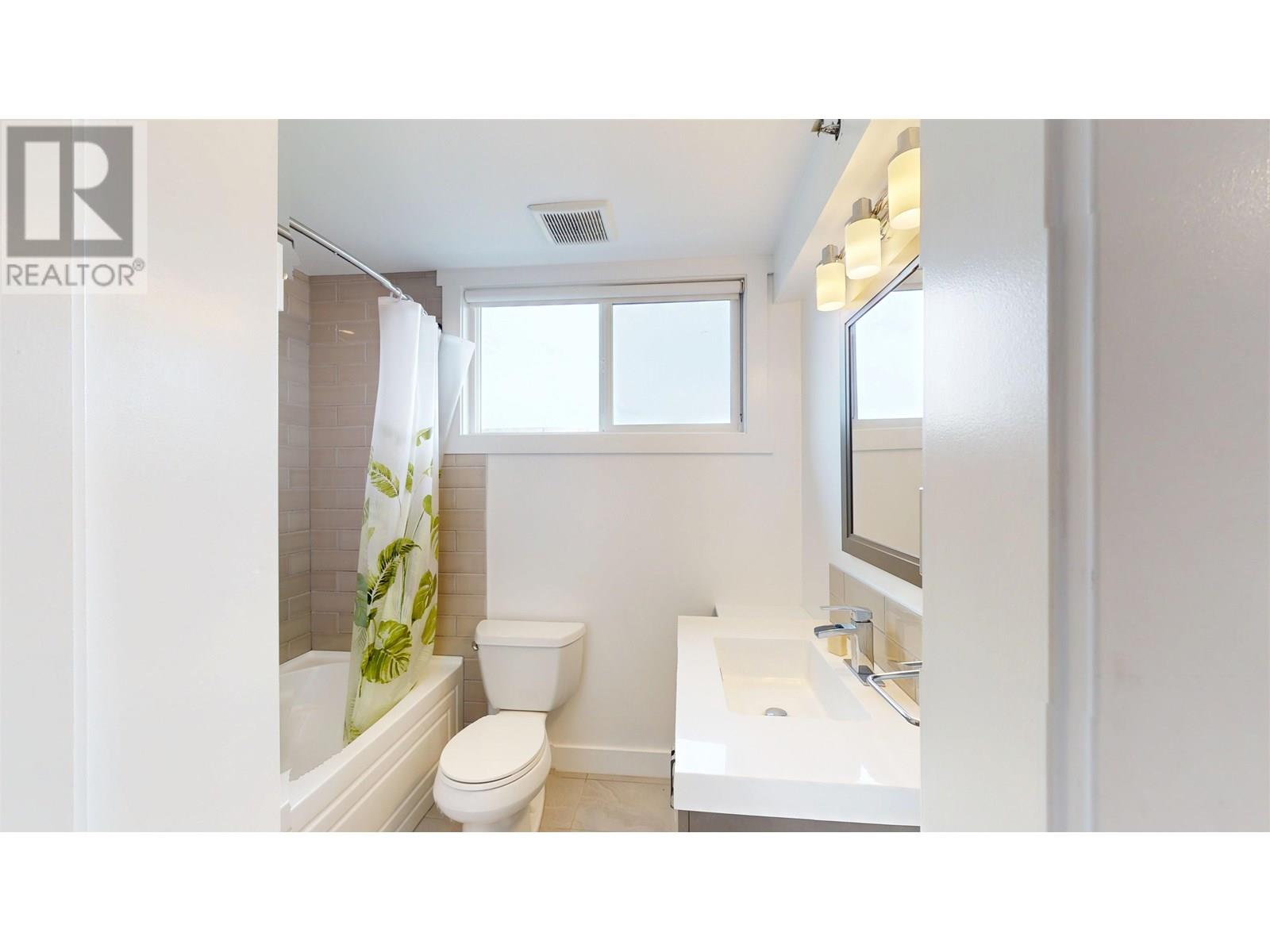 Photo 28 of 1606 E 15th Avenue, Vancouver BC