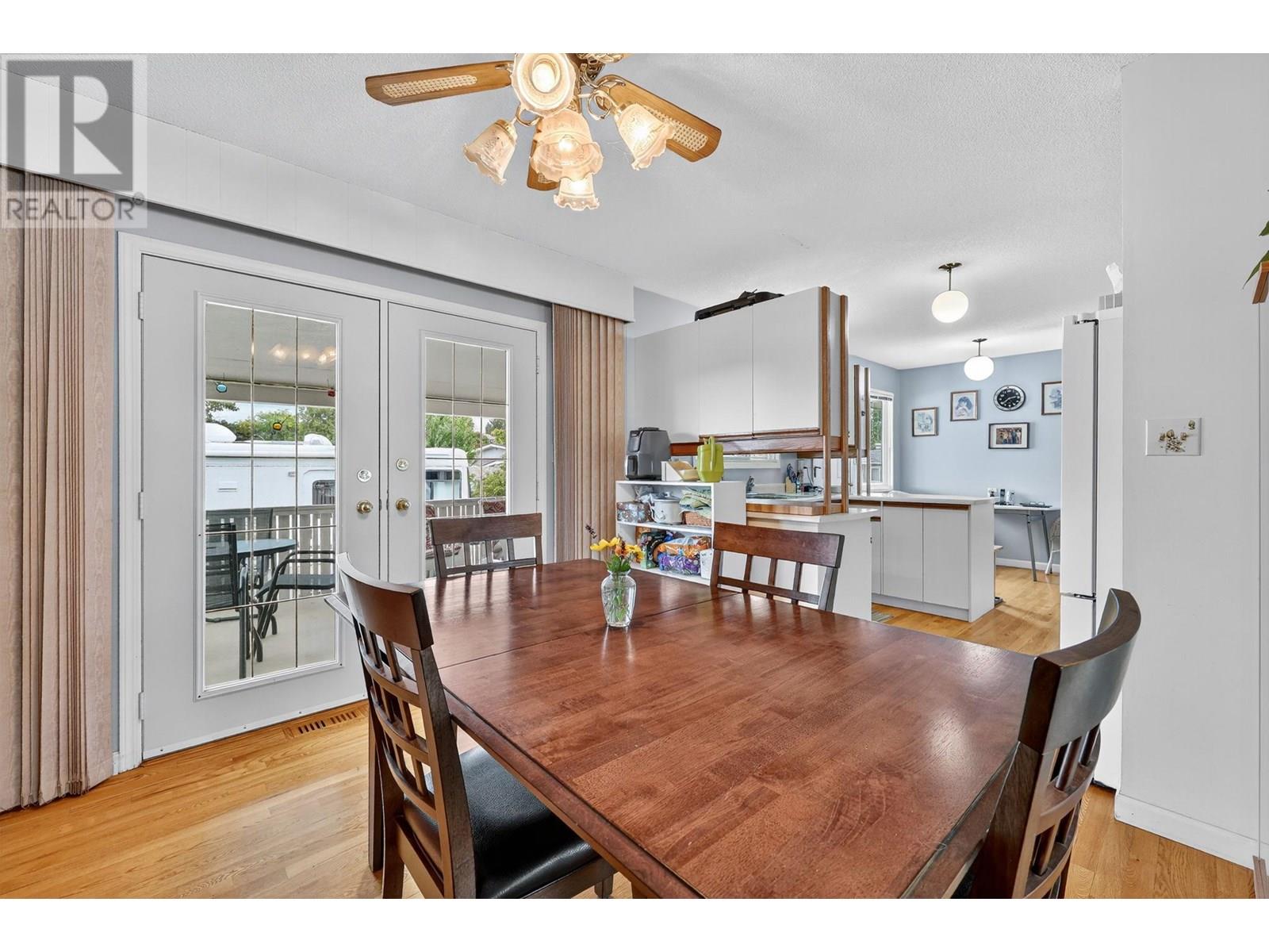Photo 5 of 1498 Lombardy Square, Kelowna BC