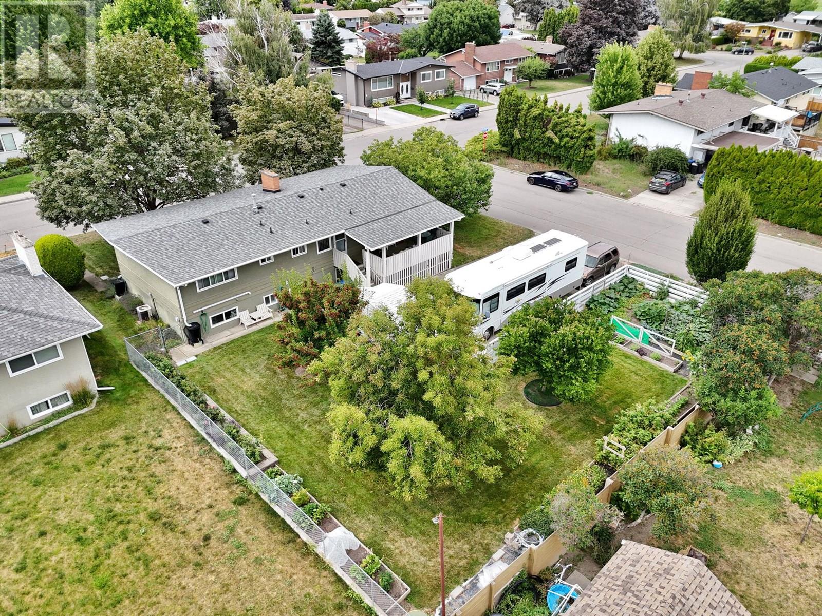 Photo 45 of 1498 Lombardy Square, Kelowna BC