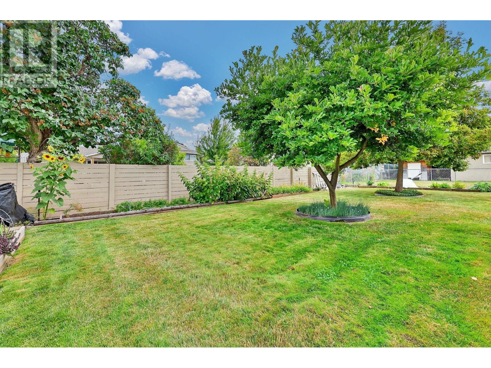 Photo 42 of 1498 Lombardy Square, Kelowna BC