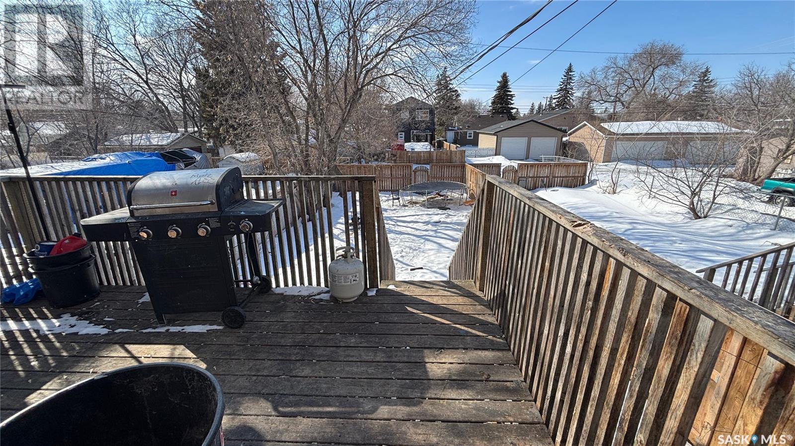 Photo 10 of 409 U Avenue S, Saskatoon SK