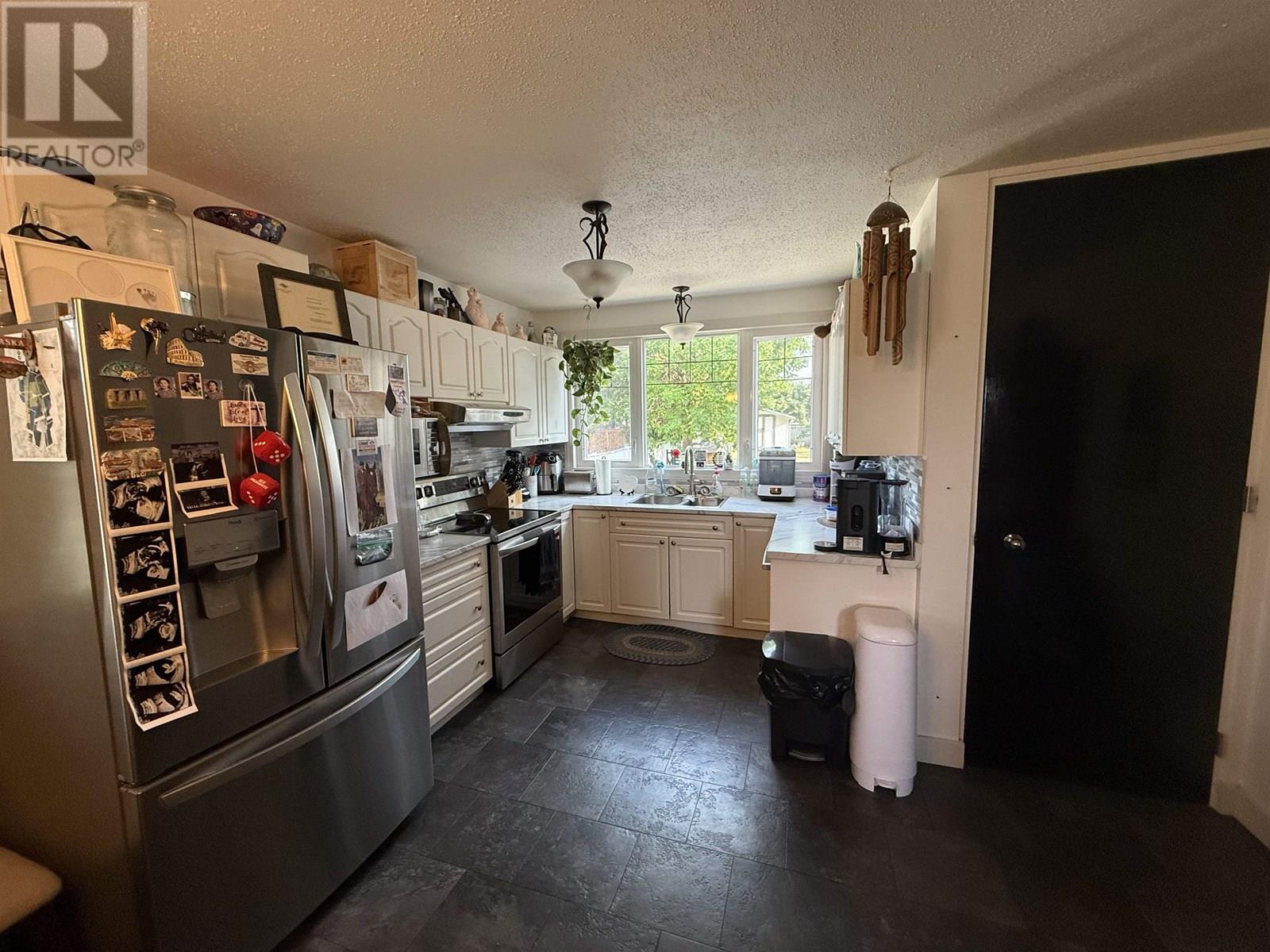 Photo 2 of 9527 112 Avenue, Fort St John BC