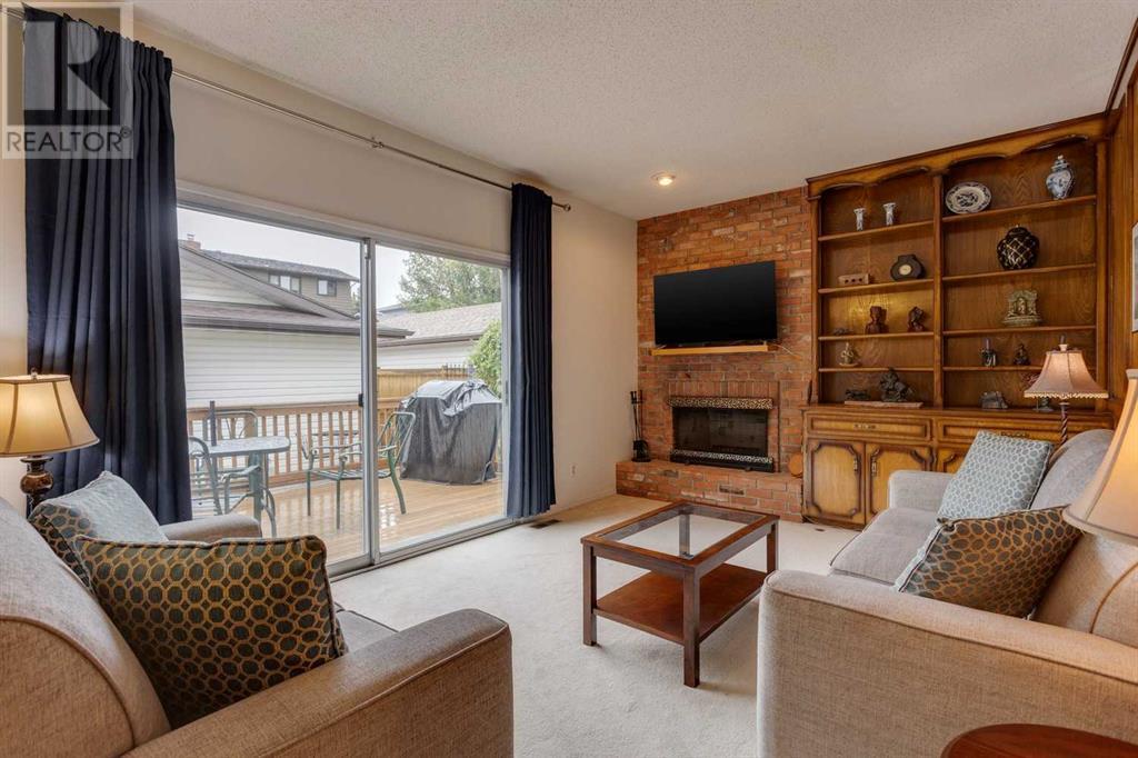 Single Family House 3 Level for Sale in  Silver Springs Road NW Silver Springs Calgary 