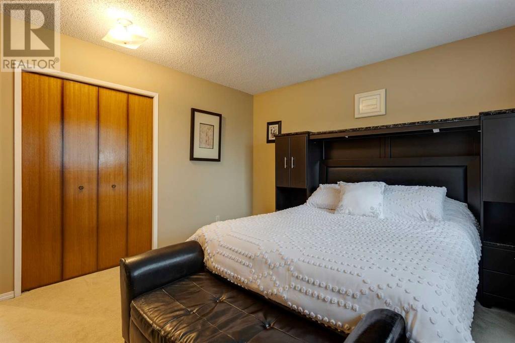 Single Family House 3 Level for Sale in  Silver Springs Road NW Silver Springs Calgary 