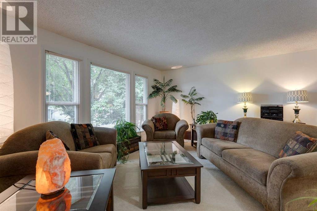Single Family House 3 Level for Sale in  Silver Springs Road NW Silver Springs Calgary 