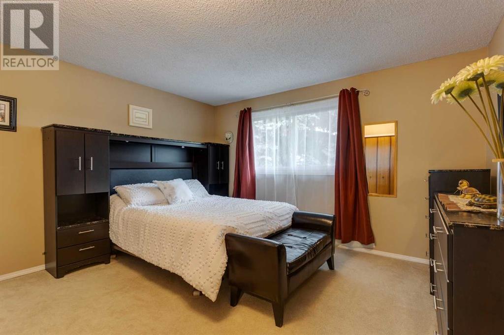 Single Family House 3 Level for Sale in  Silver Springs Road NW Silver Springs Calgary 