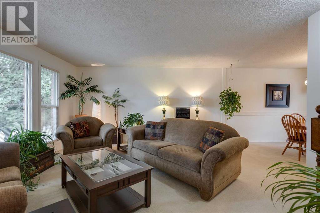 Single Family House 3 Level for Sale in  Silver Springs Road NW Silver Springs Calgary 