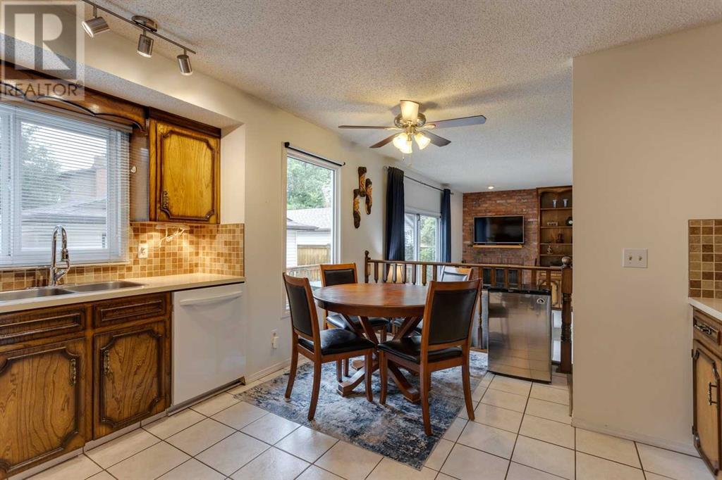 Single Family House 3 Level for Sale in  Silver Springs Road NW Silver Springs Calgary 