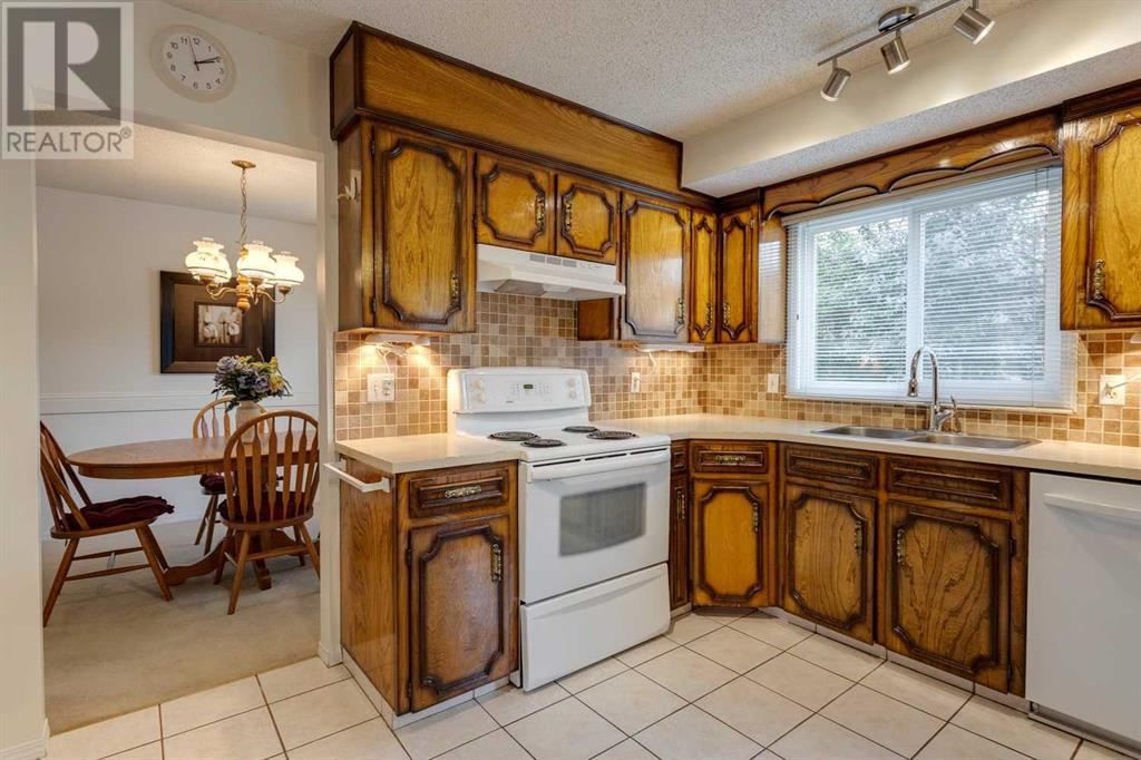 Single Family House 3 Level for Sale in  Silver Springs Road NW Silver Springs Calgary 