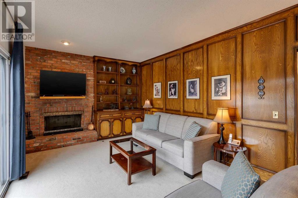 Single Family House 3 Level for Sale in  Silver Springs Road NW Silver Springs Calgary 