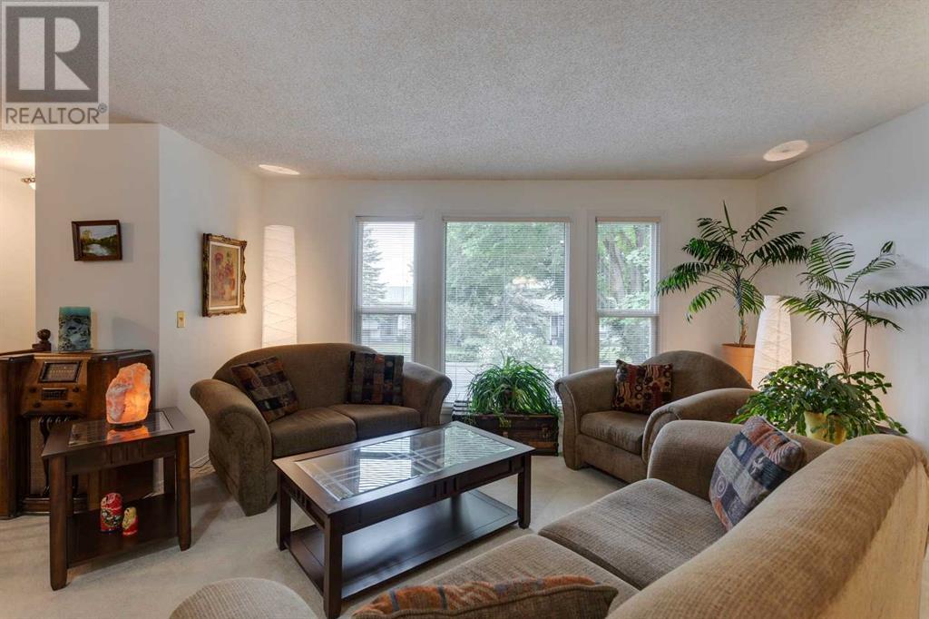 Single Family House 3 Level for Sale in  Silver Springs Road NW Silver Springs Calgary 
