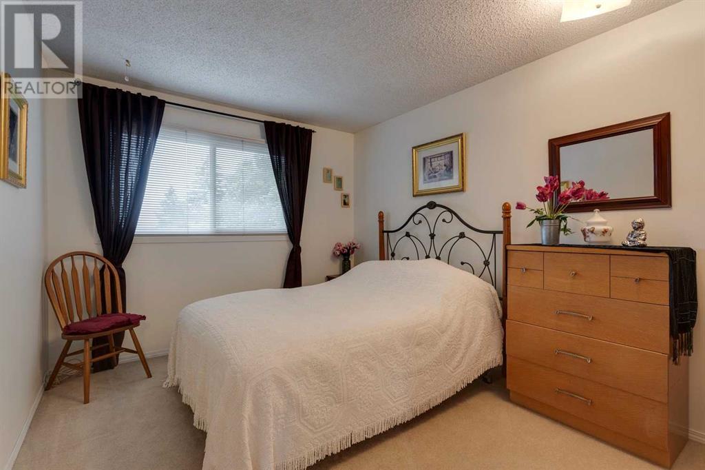 Single Family House 3 Level for Sale in  Silver Springs Road NW Silver Springs Calgary 