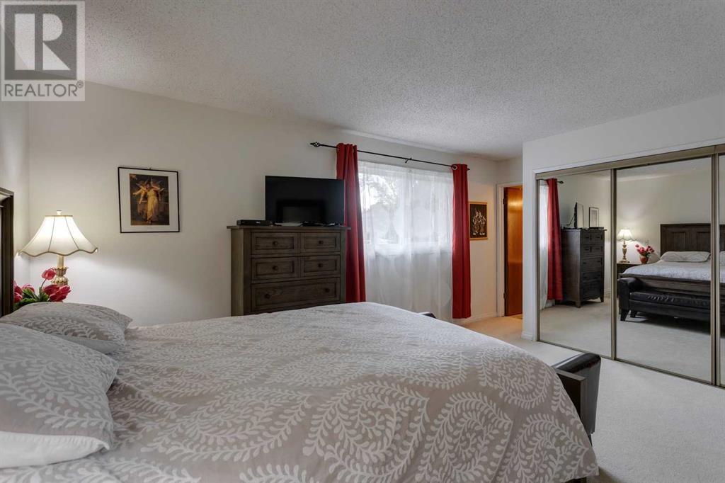 Single Family House 3 Level for Sale in  Silver Springs Road NW Silver Springs Calgary 