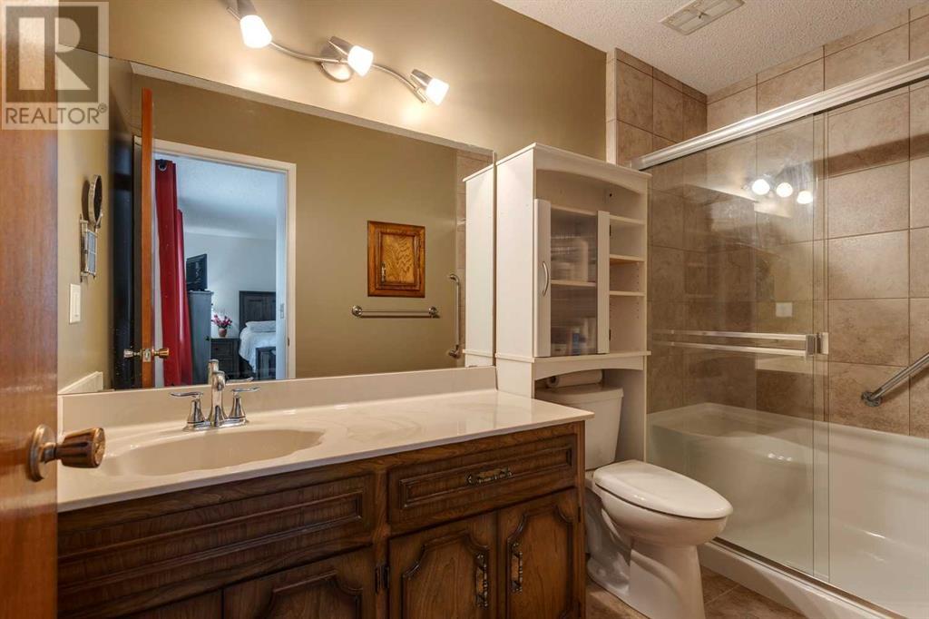 Single Family House 3 Level for Sale in  Silver Springs Road NW Silver Springs Calgary 