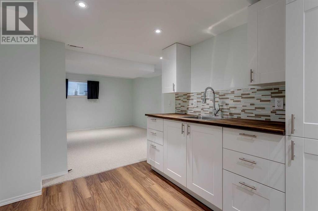 Single Family House 3 Level for Sale in  Silver Springs Road NW Silver Springs Calgary 