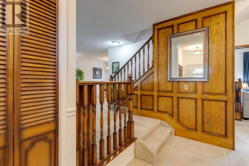Single Family House 3 Level for Sale in  Silver Springs Road NW Silver Springs Calgary 