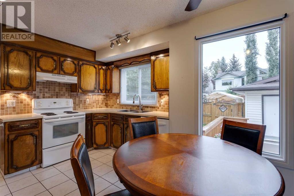 Single Family House 3 Level for Sale in  Silver Springs Road NW Silver Springs Calgary 
