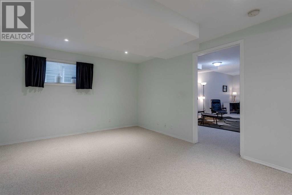 Single Family House 3 Level for Sale in  Silver Springs Road NW Silver Springs Calgary 