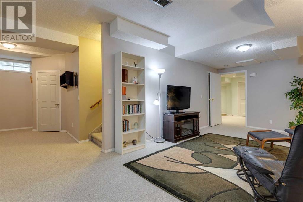 Single Family House 3 Level for Sale in  Silver Springs Road NW Silver Springs Calgary 