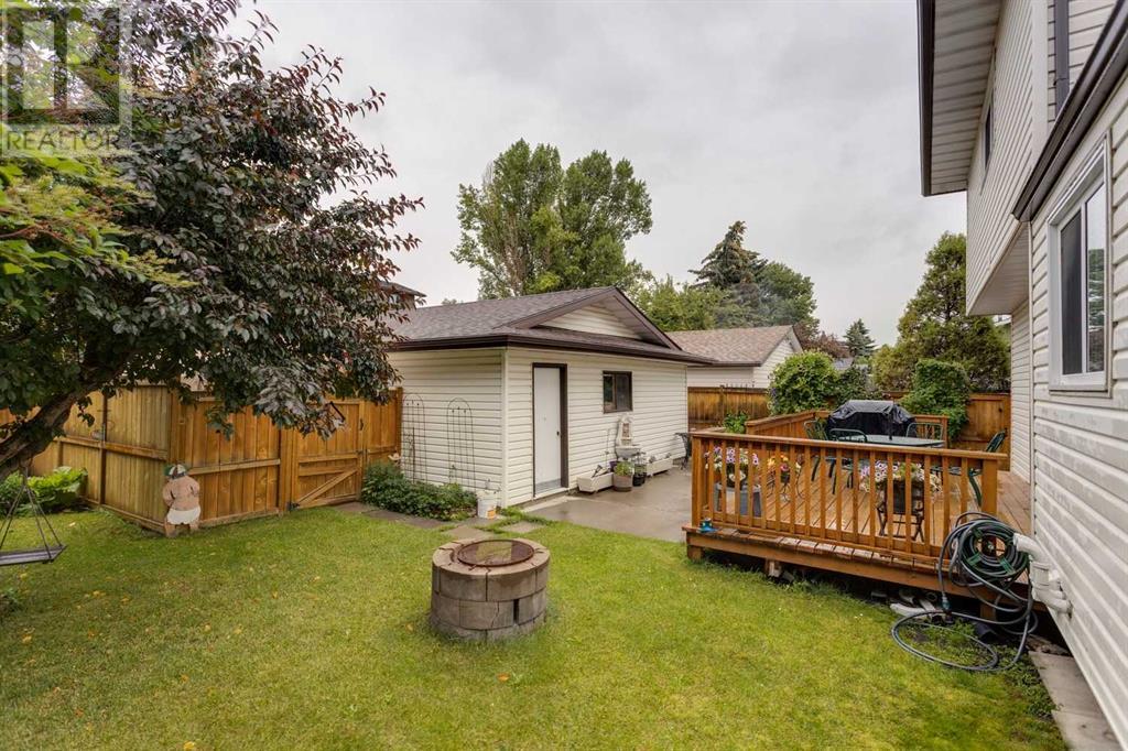 Single Family House 3 Level for Sale in  Silver Springs Road NW Silver Springs Calgary 