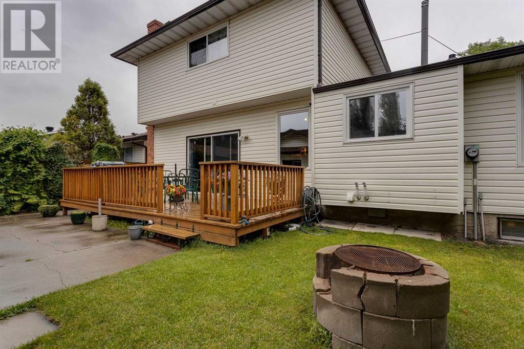 Single Family House 3 Level for Sale in  Silver Springs Road NW Silver Springs Calgary 