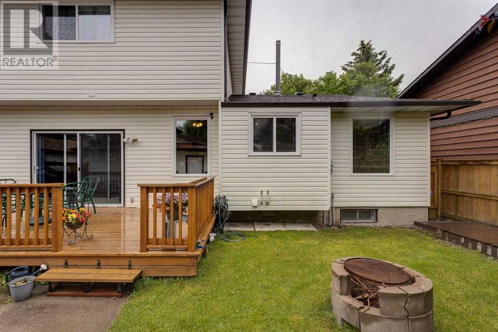Single Family House 3 Level for Sale in  Silver Springs Road NW Silver Springs Calgary 