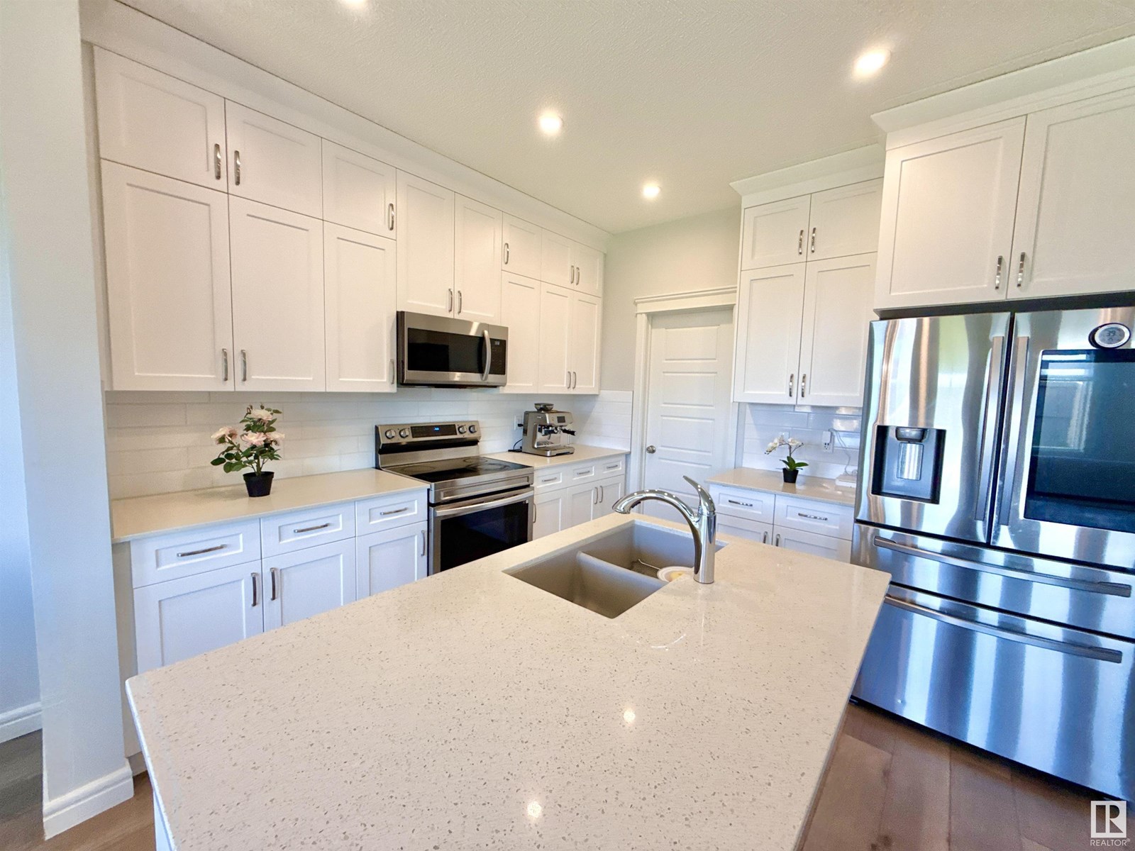 Photo 22 of 17520 49 St Nw, Edmonton AB